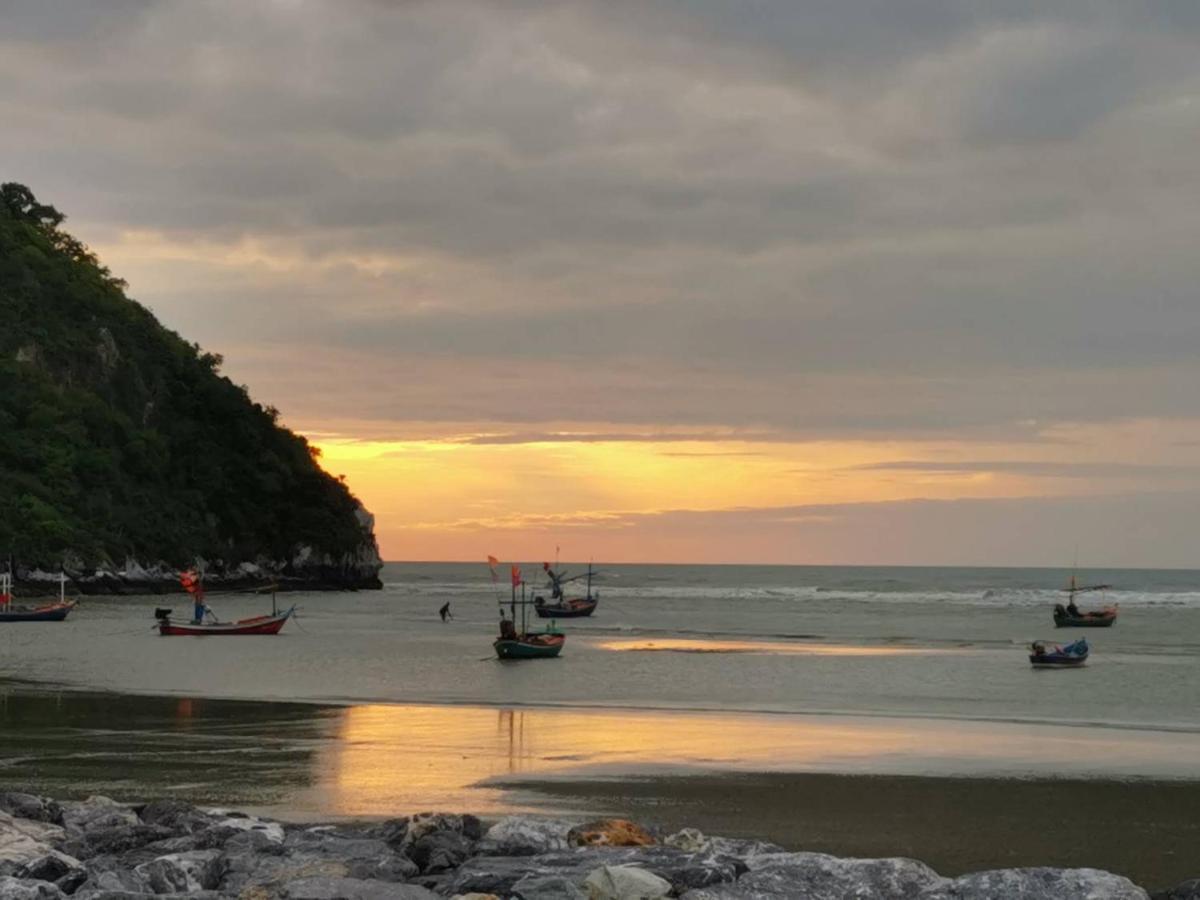 The Beach Boutique Resort Ban Pak Nam Pran Luaran gambar