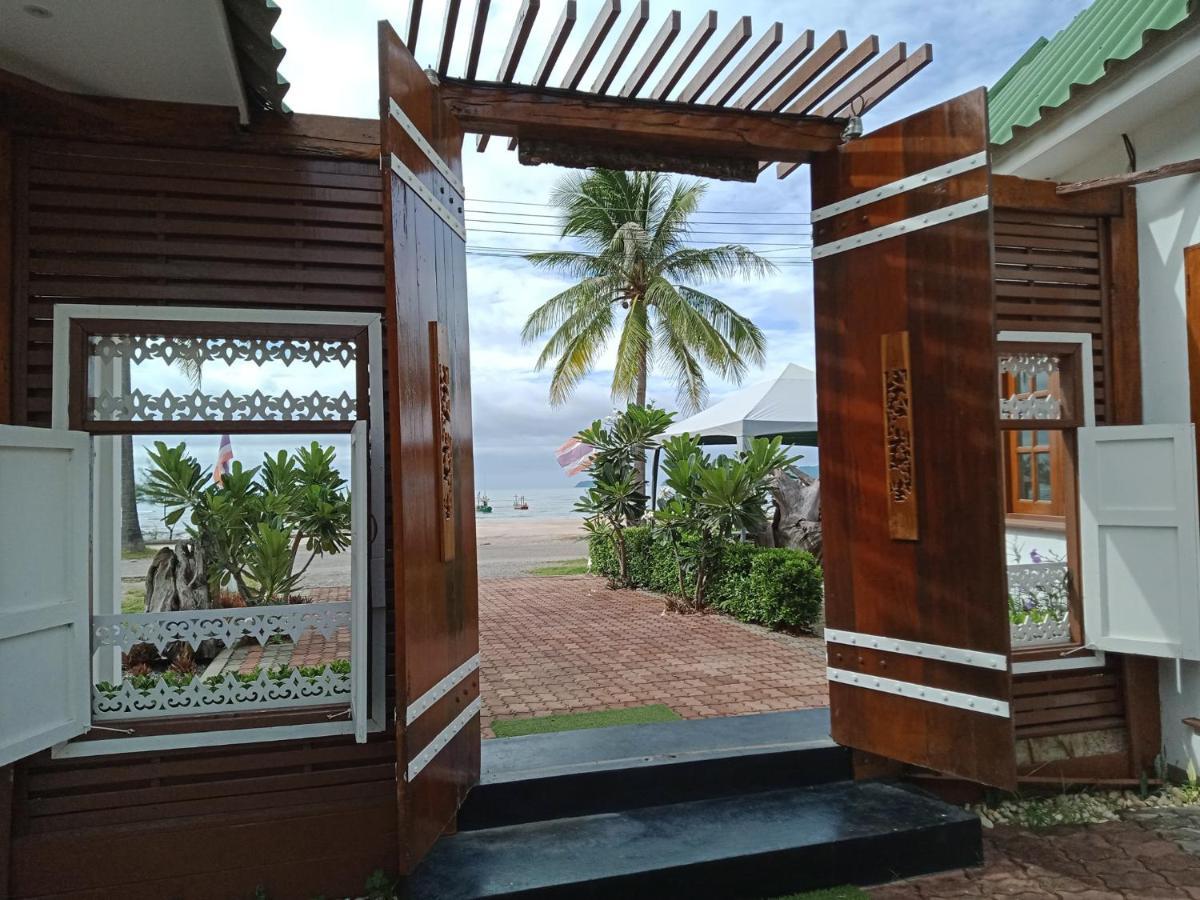 The Beach Boutique Resort Ban Pak Nam Pran Luaran gambar
