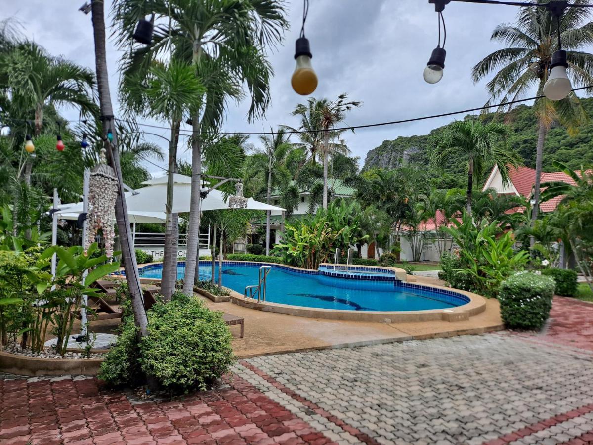 The Beach Boutique Resort Ban Pak Nam Pran Luaran gambar