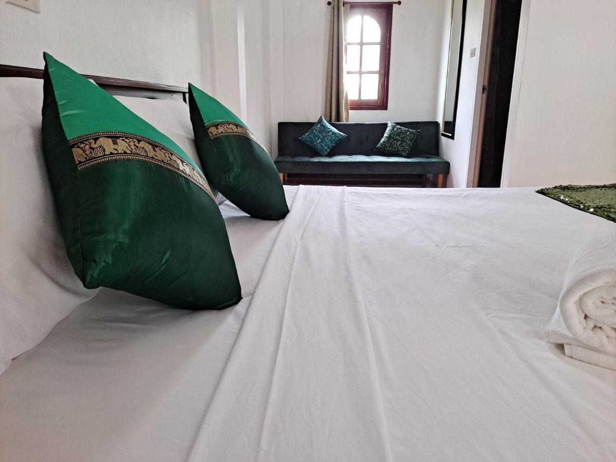 The Beach Boutique Resort Ban Pak Nam Pran Luaran gambar