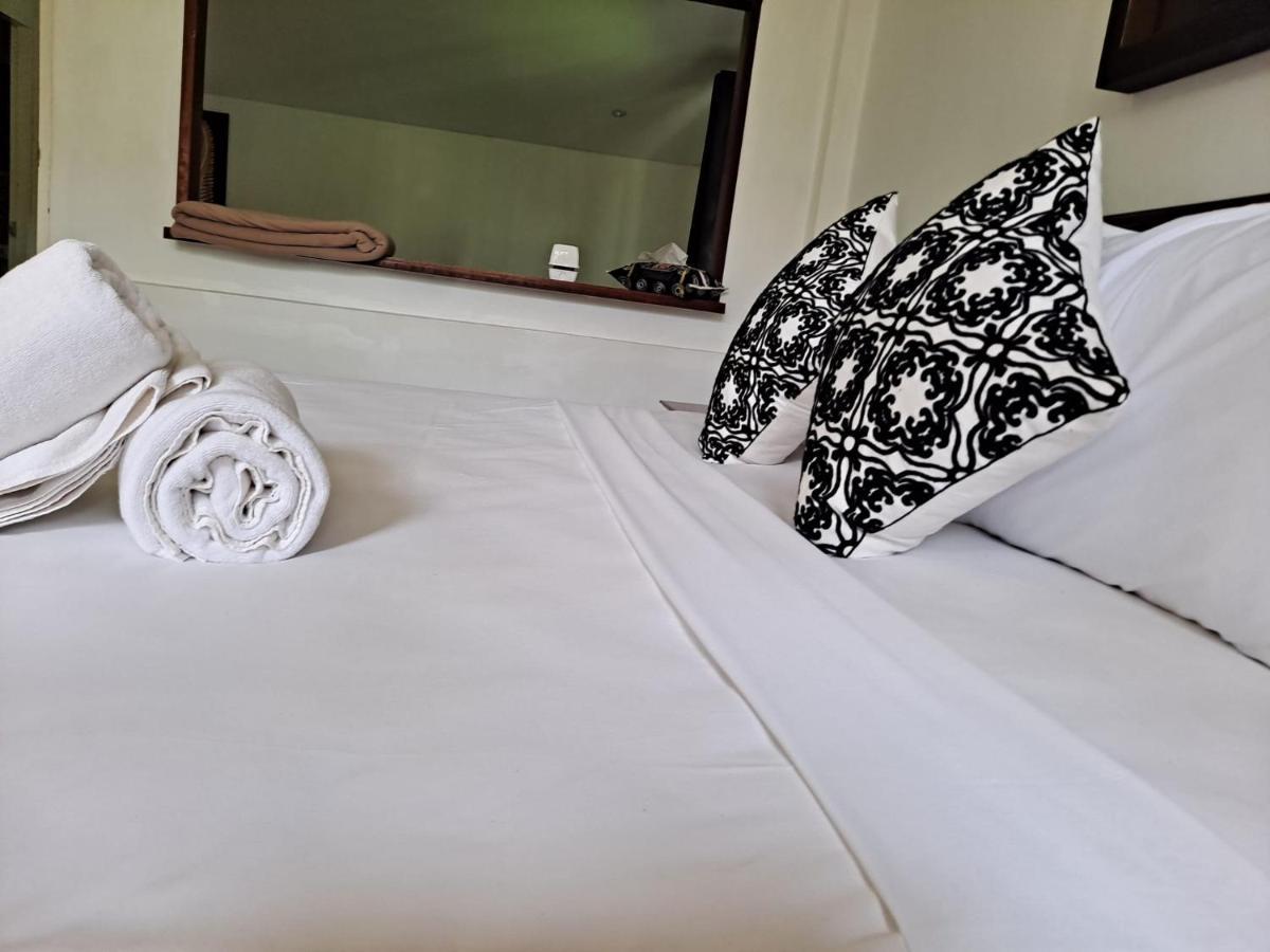 The Beach Boutique Resort Ban Pak Nam Pran Luaran gambar